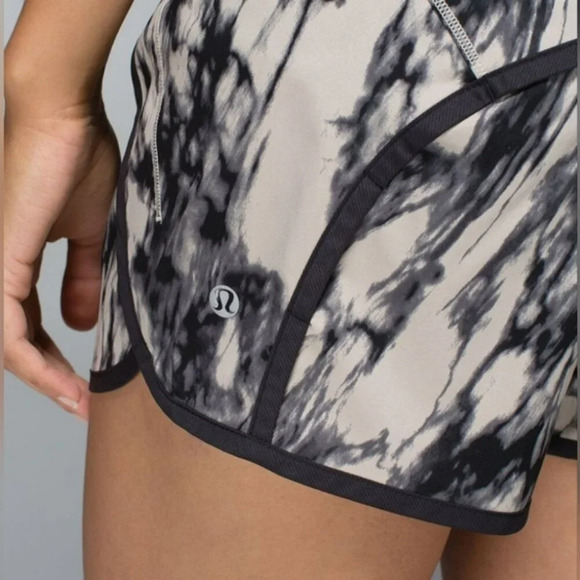 Lululemon Run Times Short Great Granite Black Mojave Tan Stretch 4" Inseam Sz 6 - Picture 3 of 15